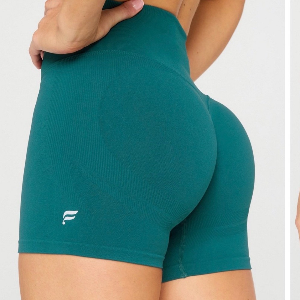 Fabletics Seamless Scrunch Short 4”